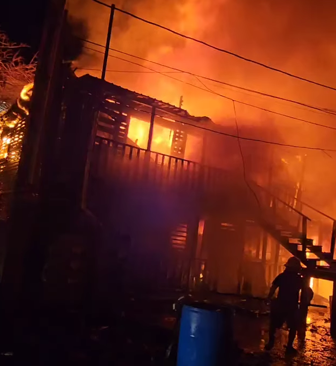 Suspected arson destroys San Pedro apartment complex, investigation ongoing