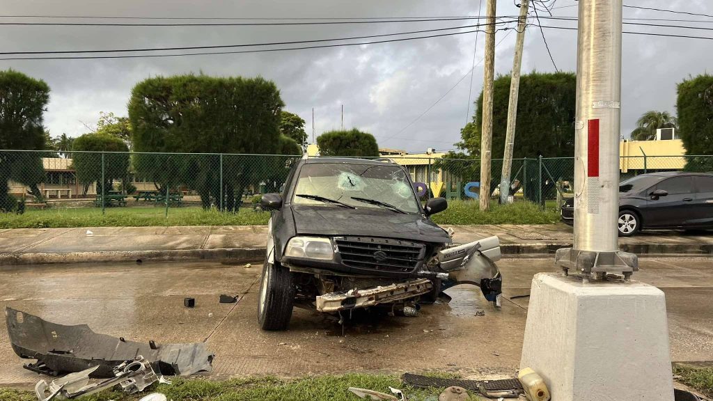 SUV crashes into lamppost on Princess Margaret Drive