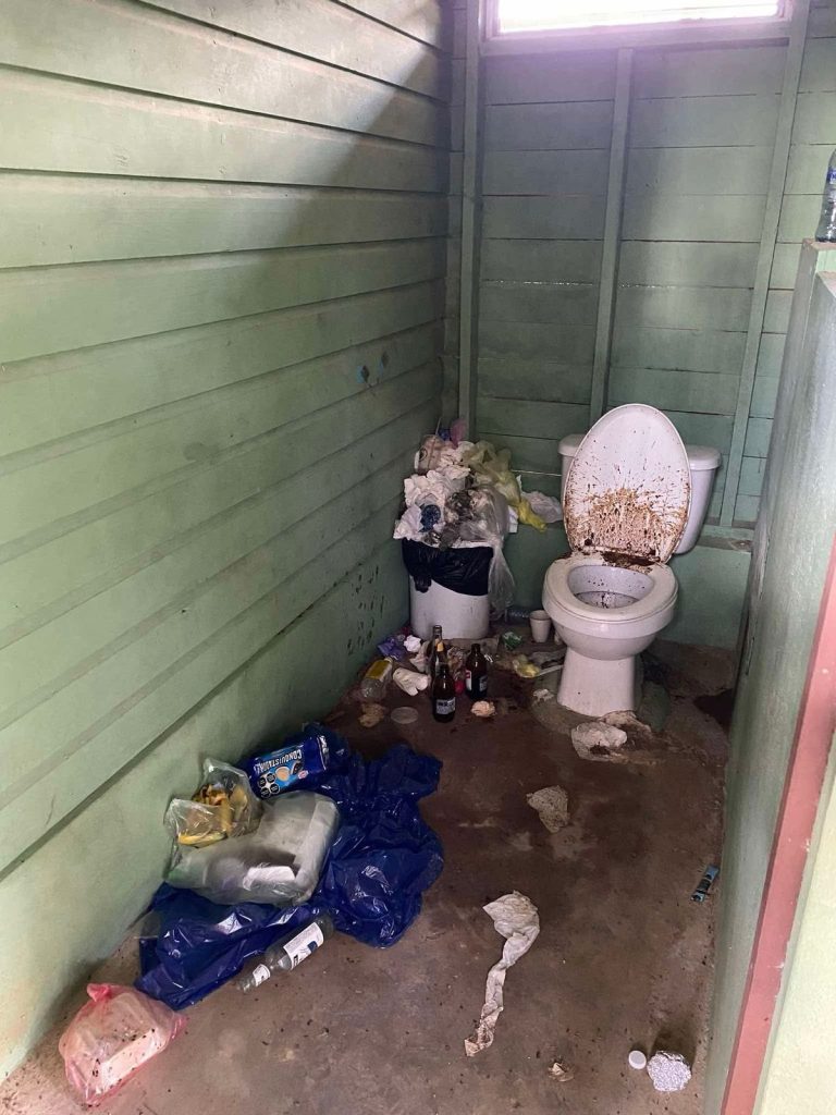 Shameful state of Rio On Pools bathroom sparks outrage among Belizeans