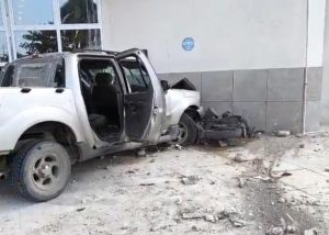 Vehicle carrying gunshot victims crashes into KHMH, injuring security guard