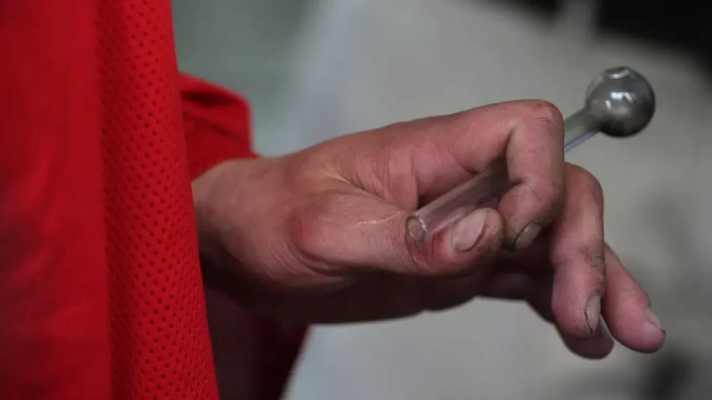 Mother sentenced to 4 months in prison for crack pipe and cocaine possession