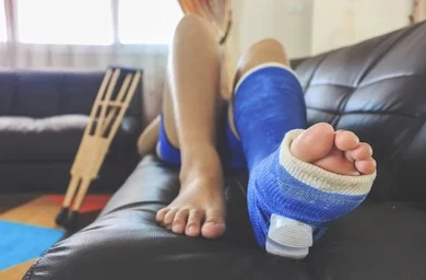 Student injured with broken leg after fight in market area