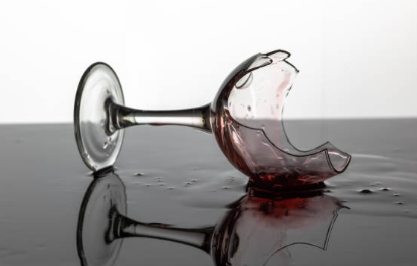 Broken wine glass threat leads to aggravated assault charge in Belize City