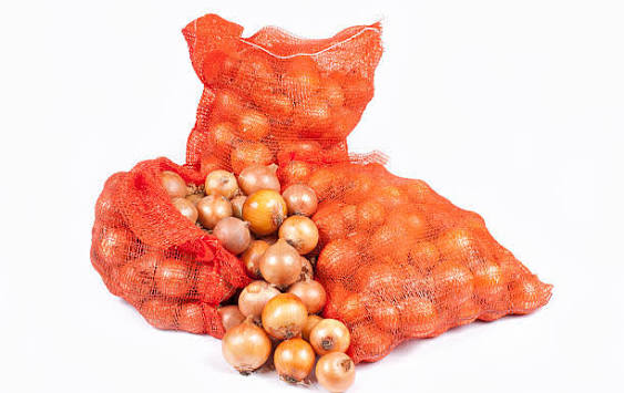 Barefoot man allegedly runs off with 50 pounds of onions
