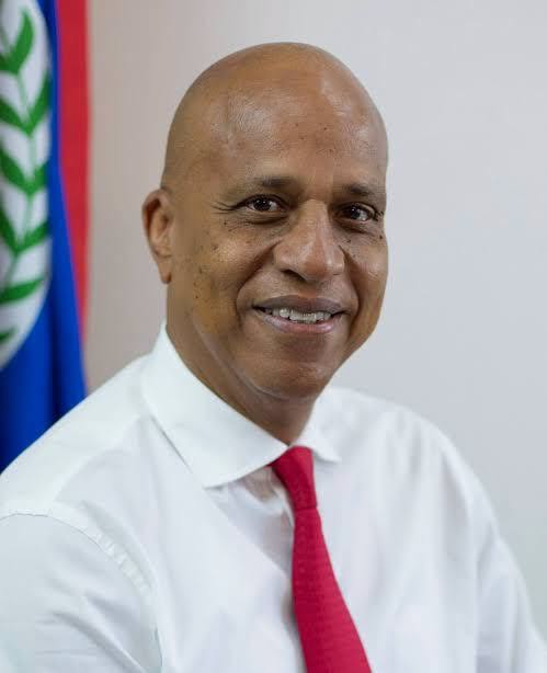 Former PM calls on UDP to seize the moment