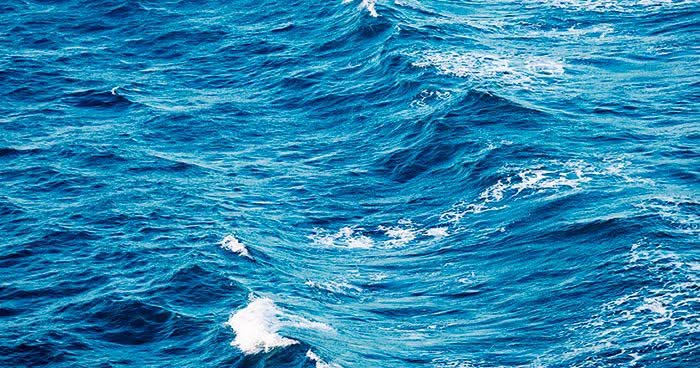3 to 5 foot waves and heavy rain make for rough day on Belize waters